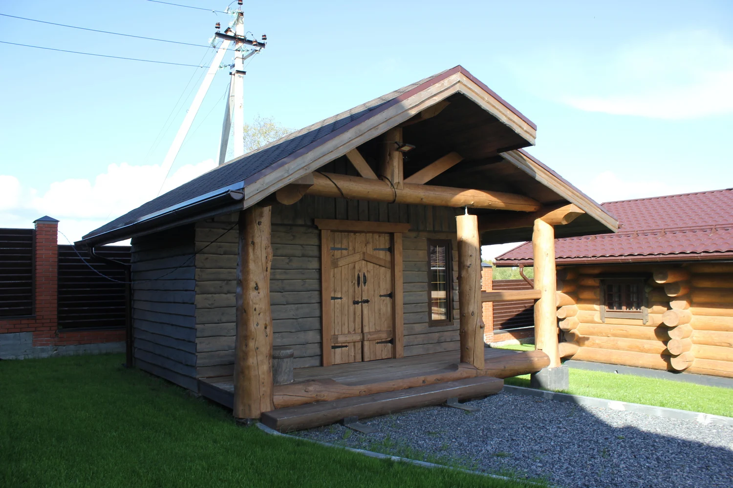 Customize Natural Wood Outdoor 25 m2 Storage Shed Natural Solid Wood Log WoodShed for Wood and Tools Storage