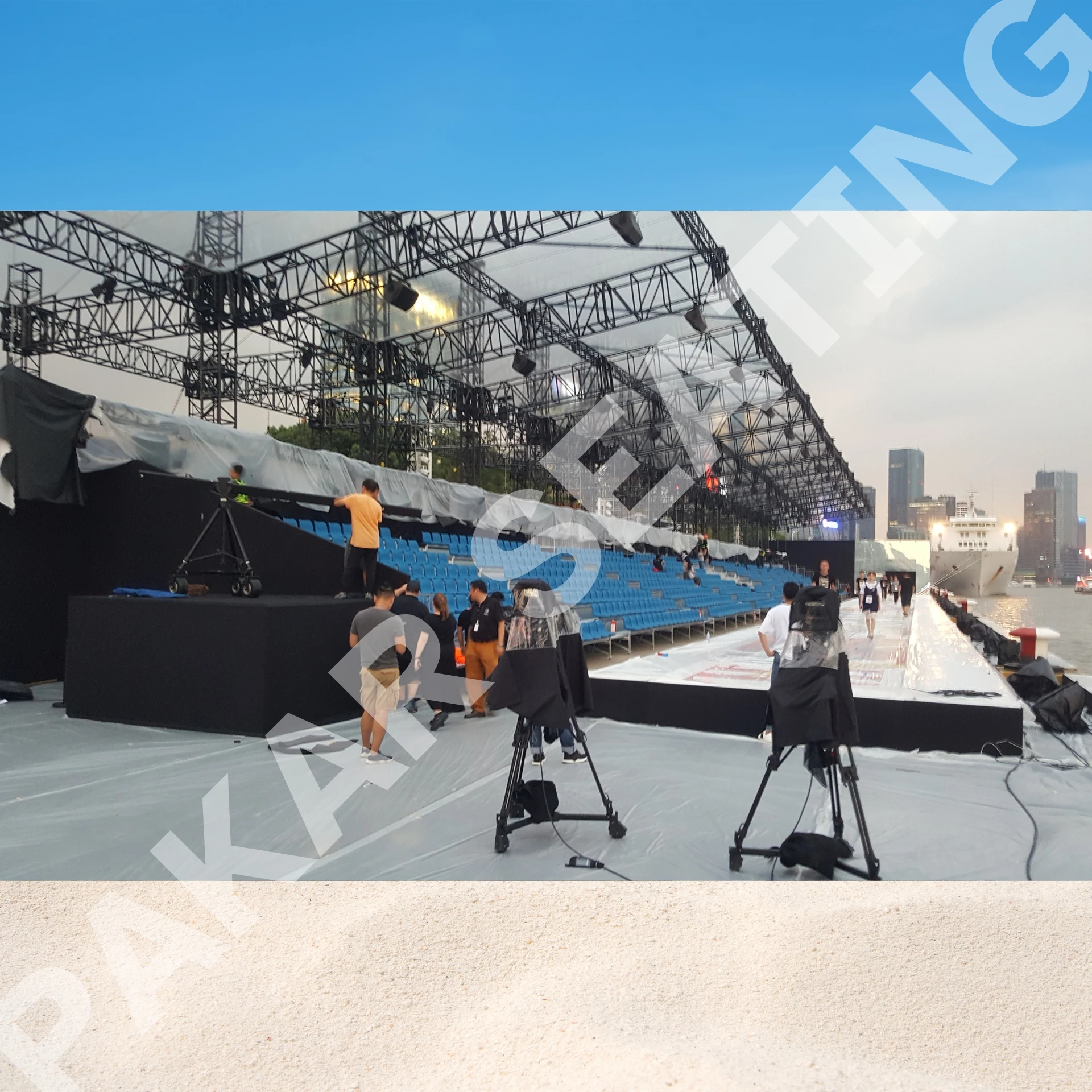 Grandstand for Indoor and outdoor Fashion Shows with Staircases and Roof Bleachers Fashion show Event Tribunes
