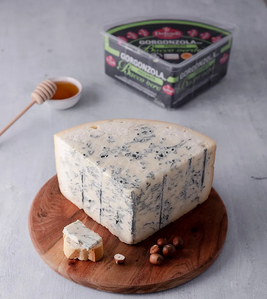 Итальянский высококачественный сыр GORGONZOLA PDO PICCANTE 1 5 кг для общественного питания horeca в
