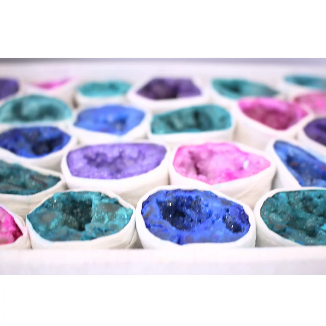 DYED QUARTZ GEODE (MOROCCO) FLAT BOX