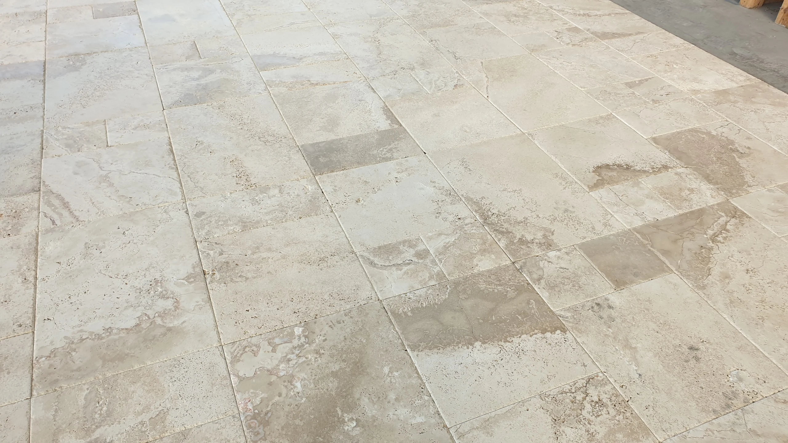 2024 New Model Natural Stone Pavers High Quality Turkish Beige Travertine Valera Flooring Stone Tiles Decking Made in Turkey