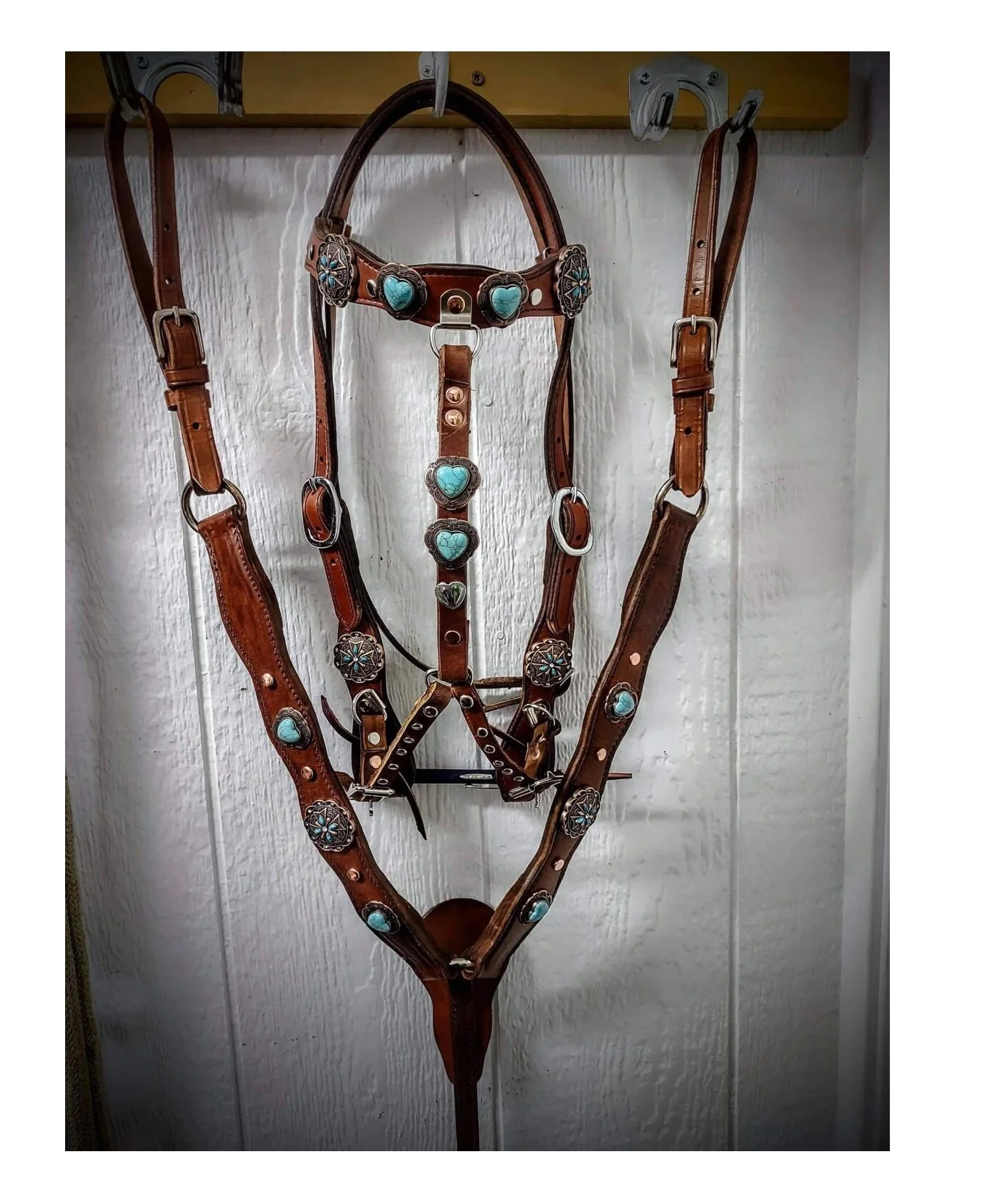Hot Selling Premium Leather Handmade Baroque Style Tack Set In Hearts Bridle Breast Collar Set At Wholesale Price