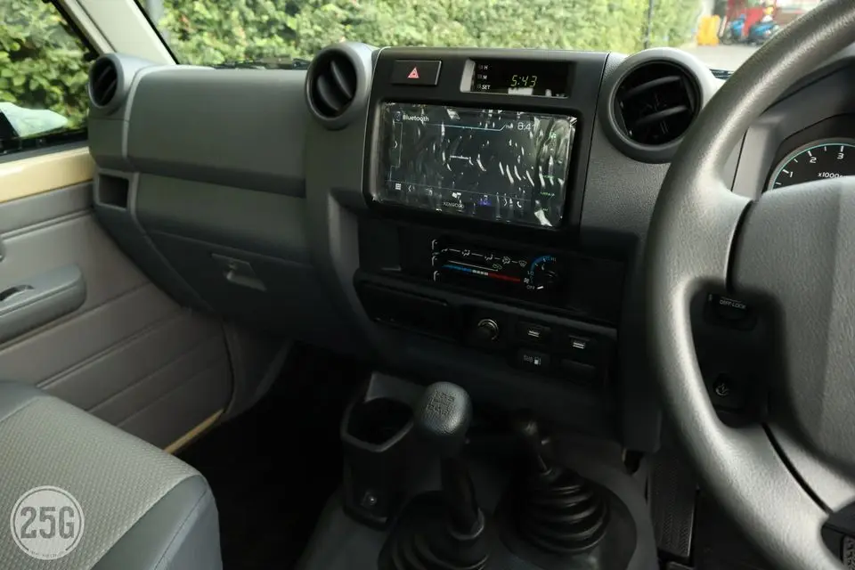 Toyo-ta Land Cruiser Hard Top V6