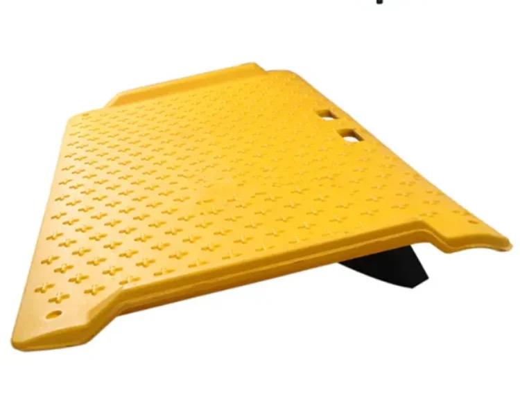Portable Delivery Heavy Capacity Poly Wheelchair Ramp PVC HDPE Threshold Kerb Ramp Curb Ramp