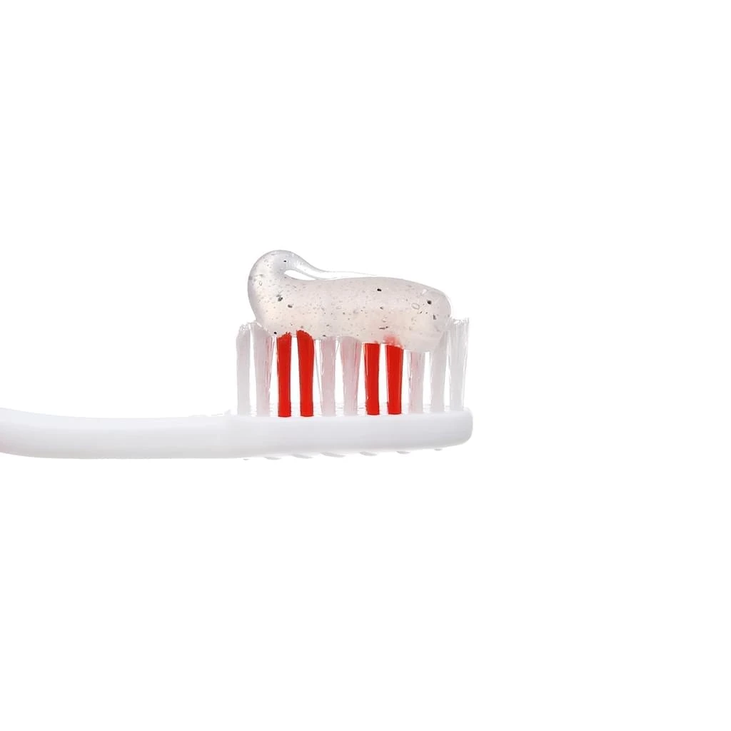 Wholesale CLOSEUP WHITE ATTRACTION GLOW toothpaste 180g with coconut & activated charcoal flavor cool