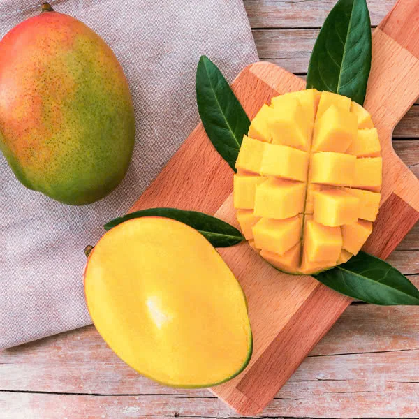 RIPE AND FLAVORFUL FRESH MANGO / NATURAL GOODNESS / AFFORDABLE CHOICE / MADE IN VIETNAM