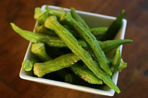 100% натуральные фруктовые и овощные продукты, цельная вакуумная жареная Окра для закусок из Вьетнама для экспорта