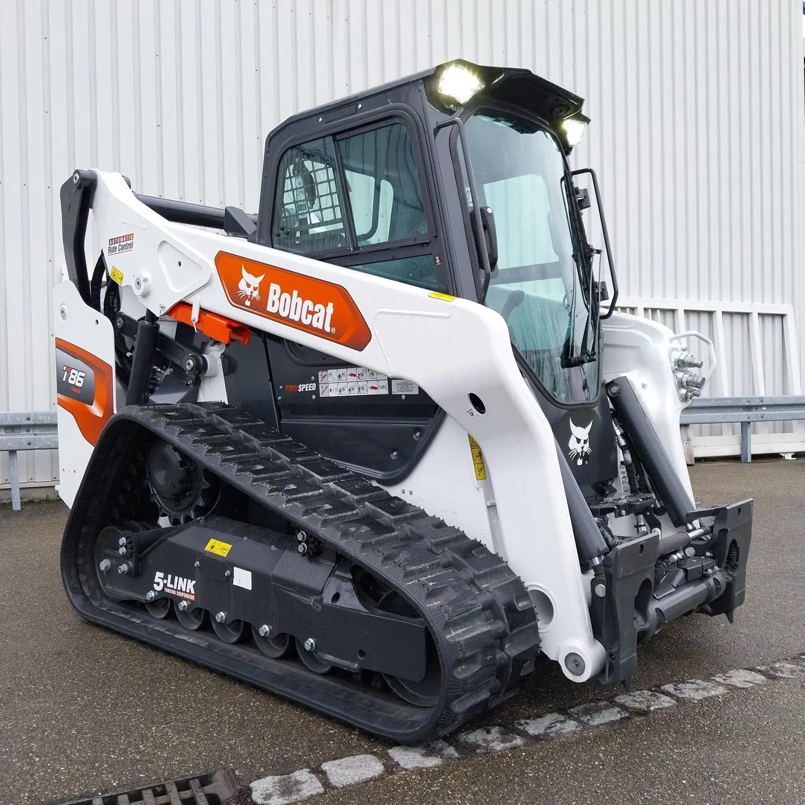 2023 BobcatZ T86 Skid Steer Crawler Skid Steer Loader with Mulcher Attachment BobcatS T86 construction machines