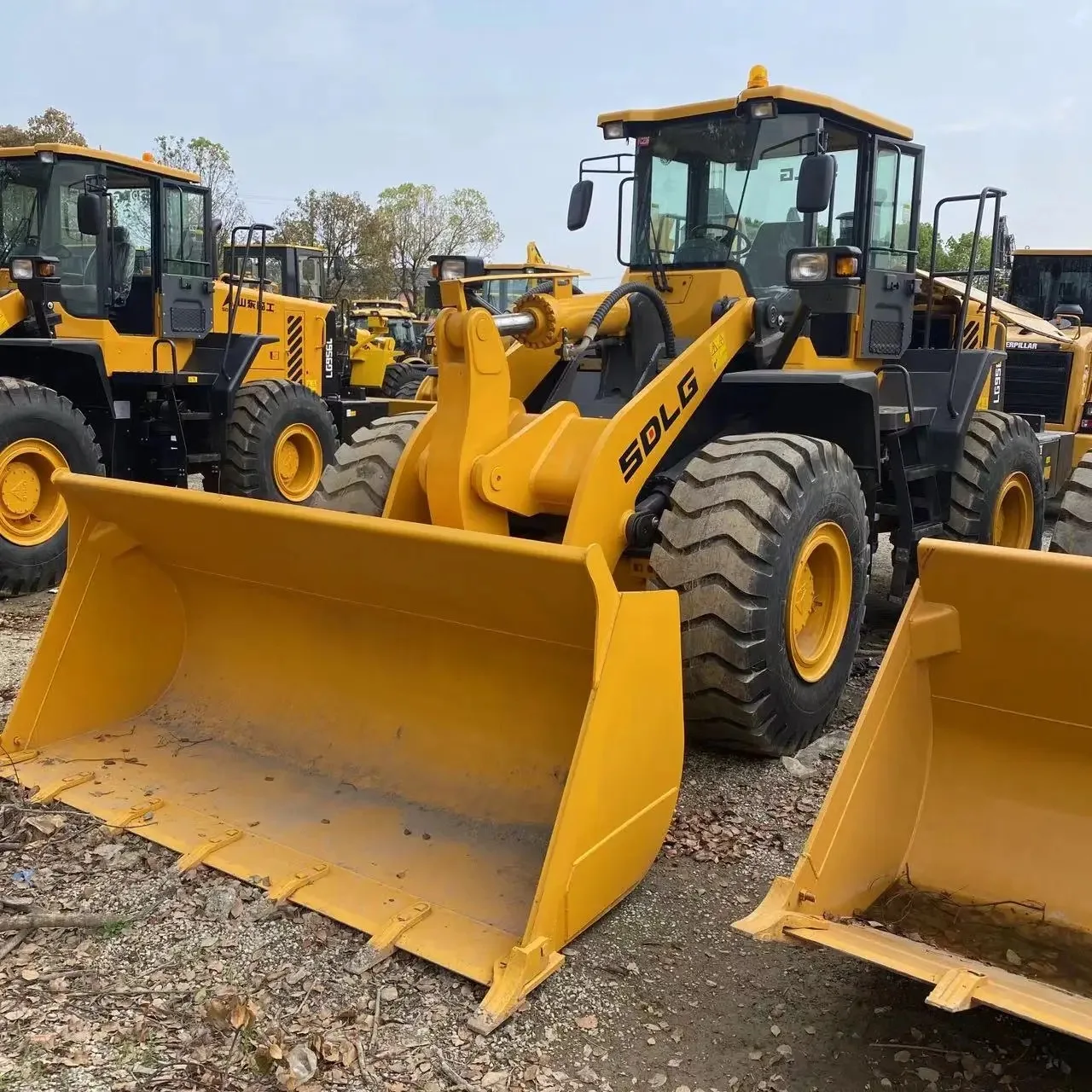 Погрузчики CATERPILLAR 4x4