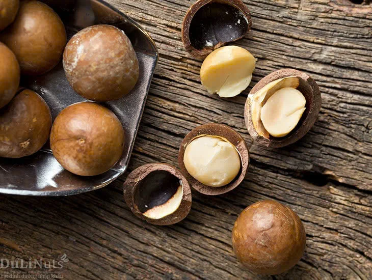 Вкусные хрустящие жареные орехи макадамия во Вьетнаме 100% сушеные закуски с натуральным вкусом готовые к употреблению