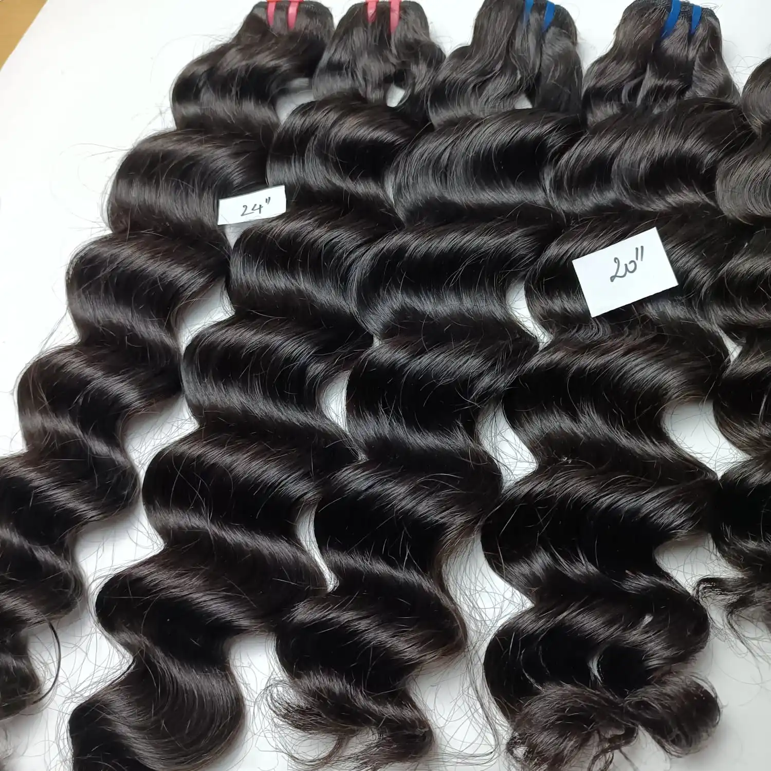 Cuticle aligned Natural Wavy  Weft Hair Double Drawn 100% Vietnamese Human Hair No Shedding No Tangle No Chemicals