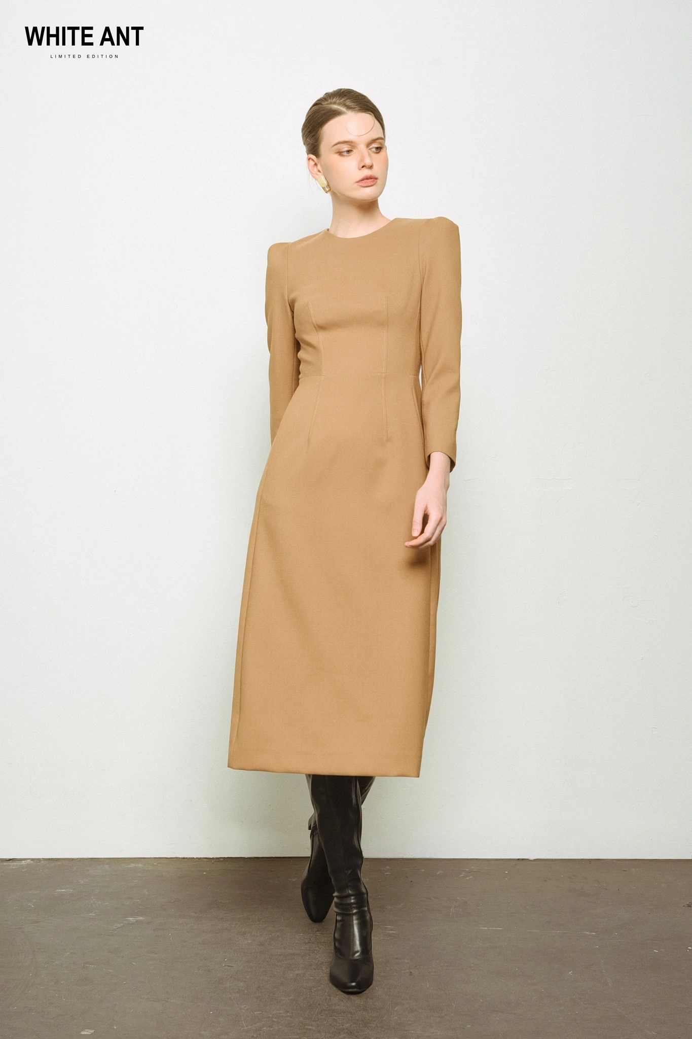 Женское платье с длинным рукавом