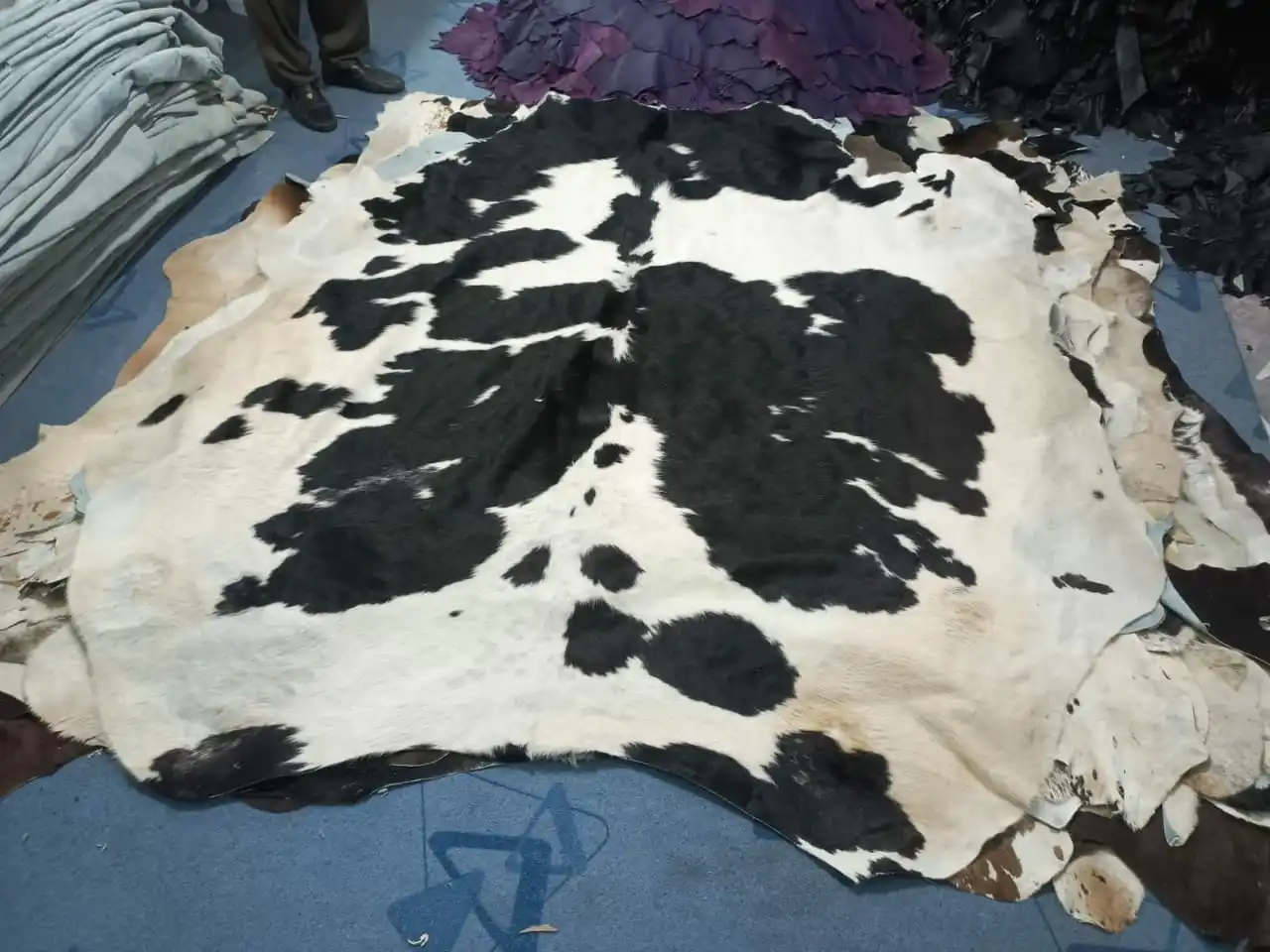 2023 New Design Hair On Leather Keychain Verified Manufacturer Wholesale Custom Design Keychain With Metallic Puller