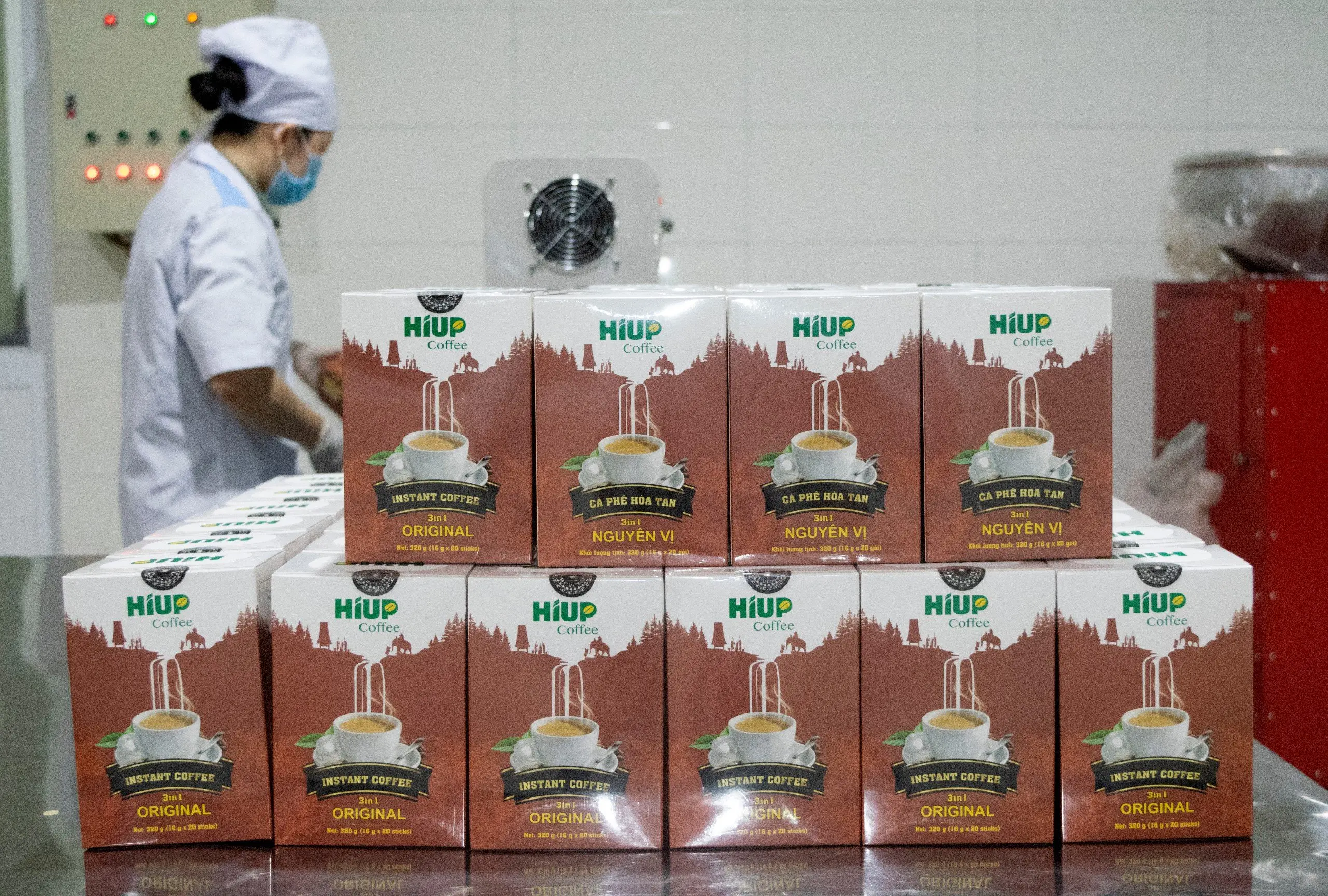 OEM ROBUSTA 3 IN 1 INSTANT COFFEE POWDER SWEET - TASTE WITH NON-DAIRY CREAMER AND SUGAR PACKING IN BULK 15KGS SUPPORT OEM READY