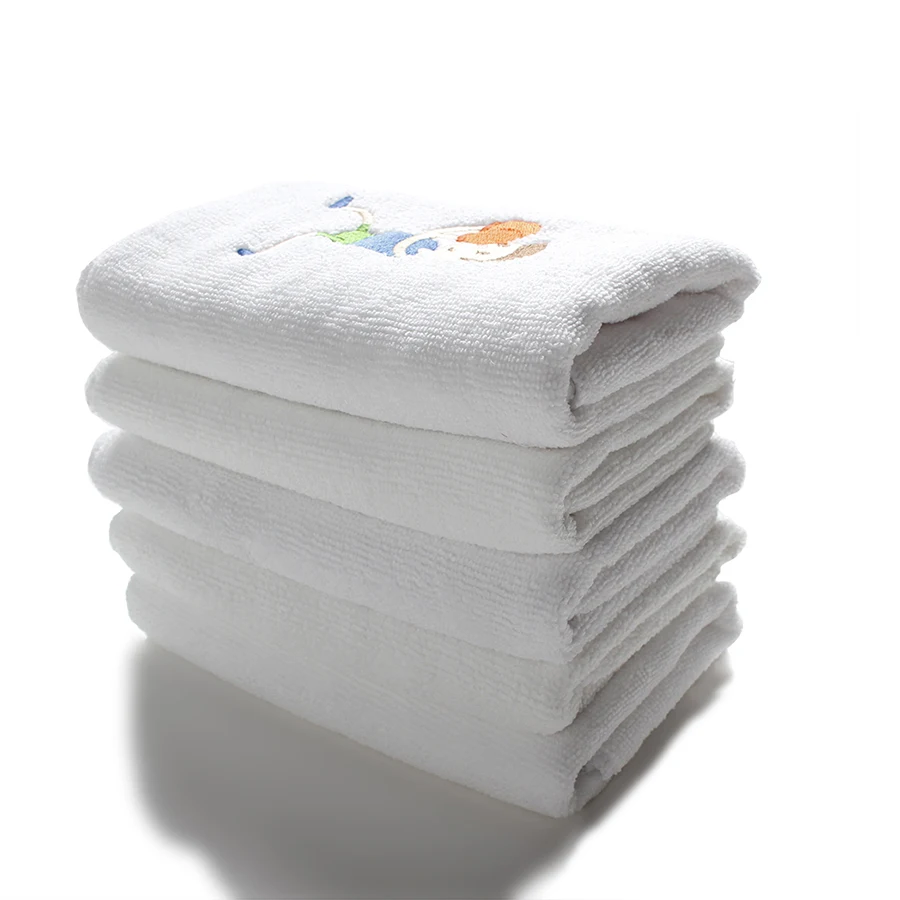 High quality custom logo microfiber/cotton sports gym hand towel With Zipper Pocket gym towels