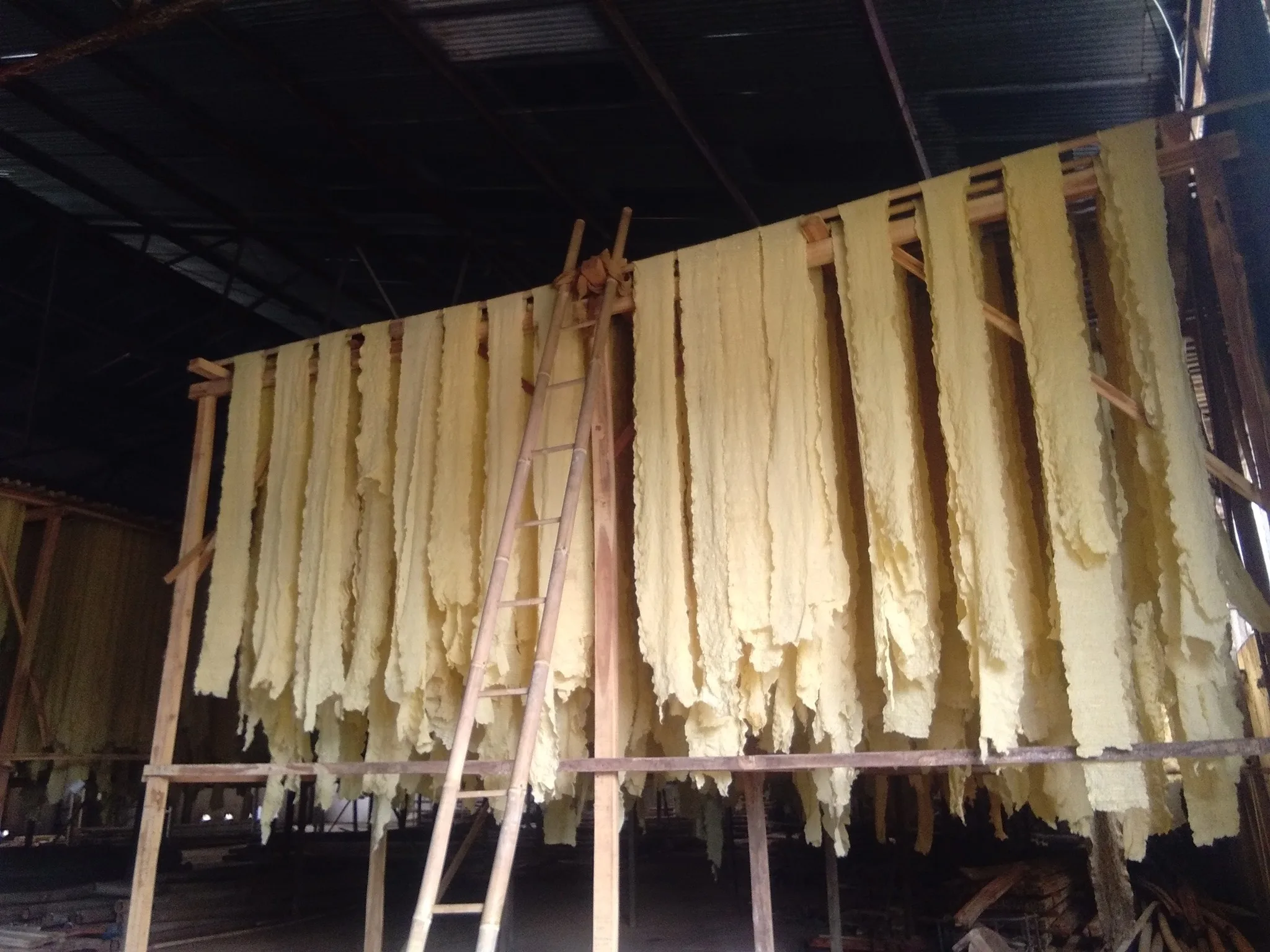 Large Quantity of Brown Crepe Rubber Sheet For Sale