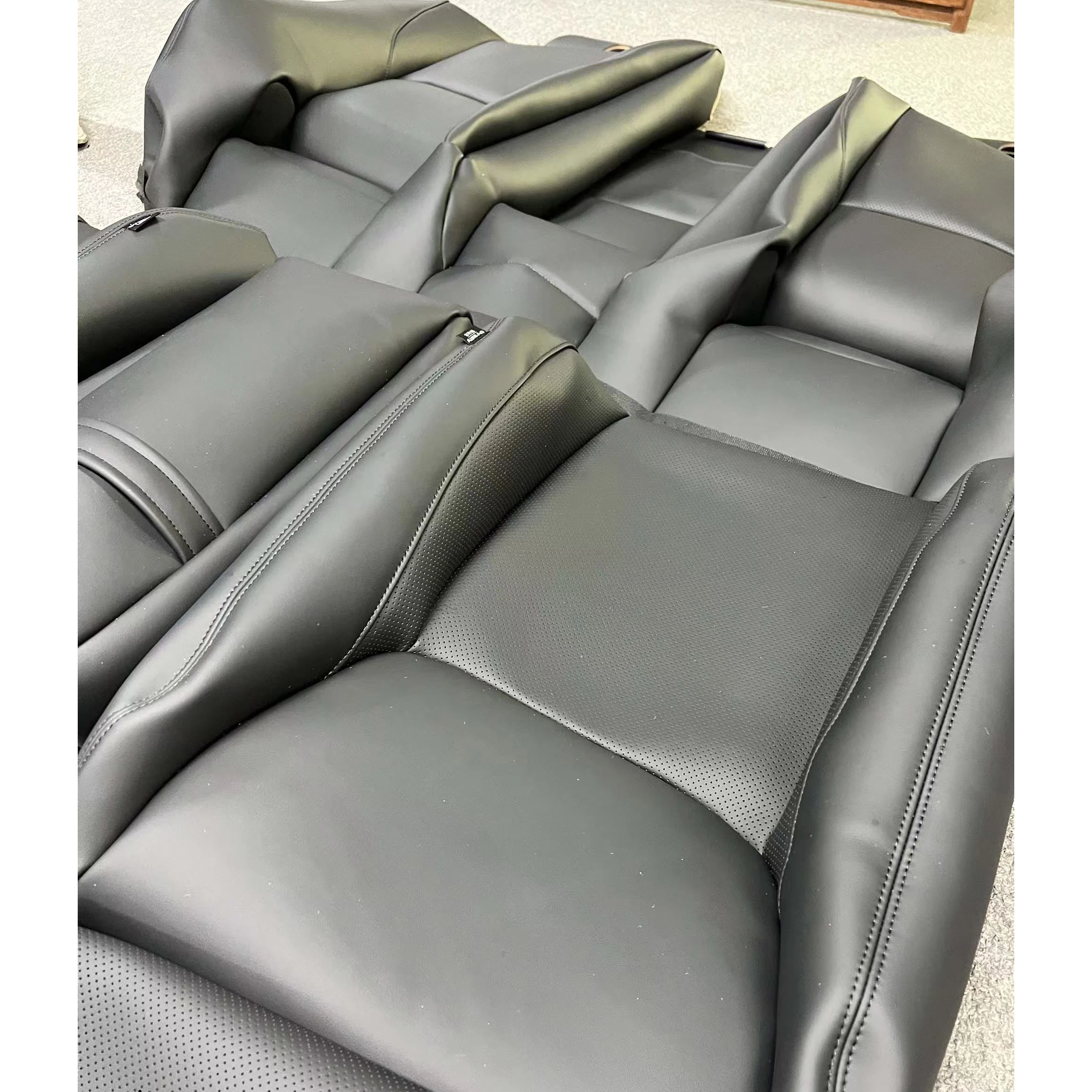 Breathable Full Set Luxury Pillows Cushions Car Seat Cover Special Leather Car Cover For Toyota Crown