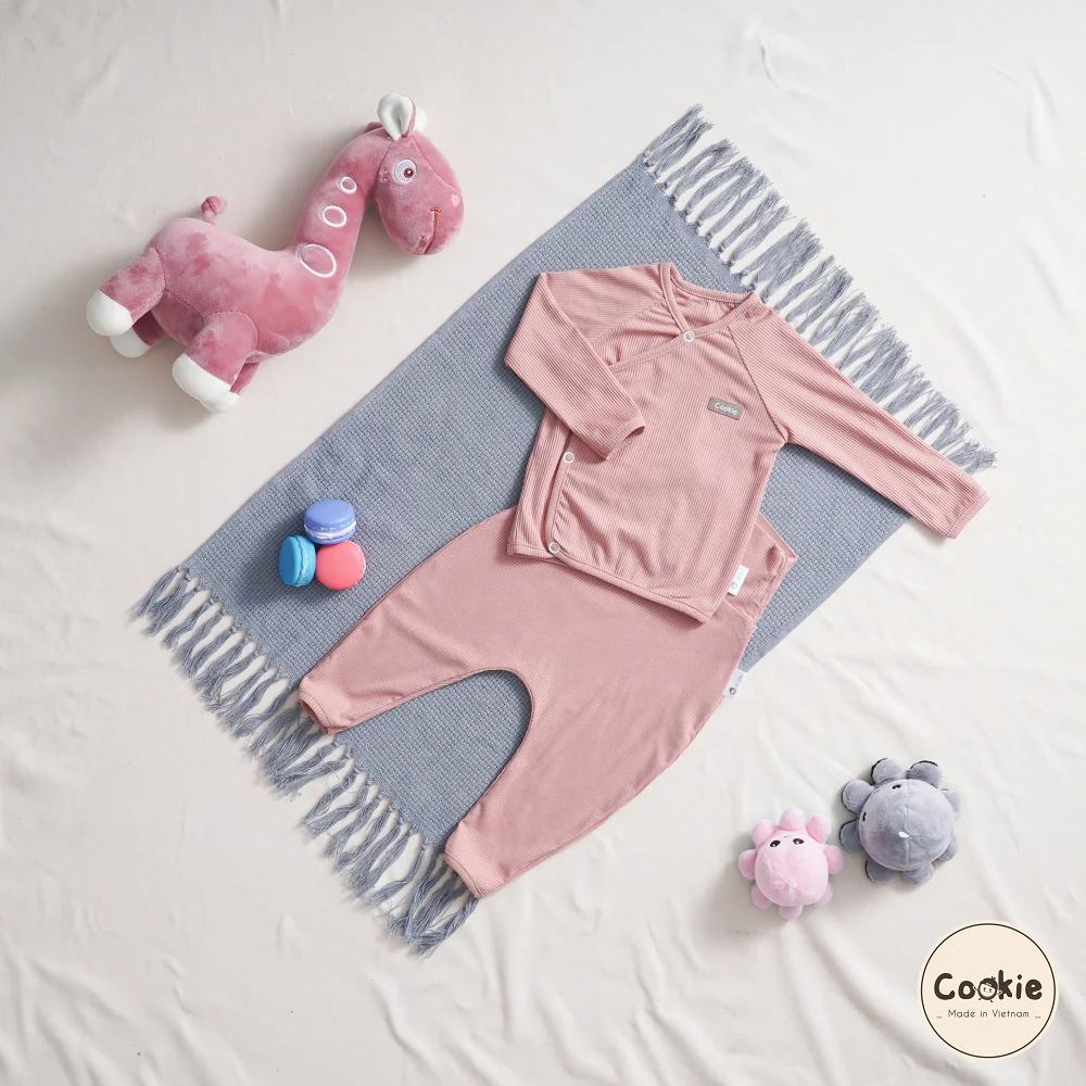 Wholesale Price 0-6 Months 95% cotton 5% elastane Unisex Newborn Set with a long-sleeve cross front top & elastic waist pants