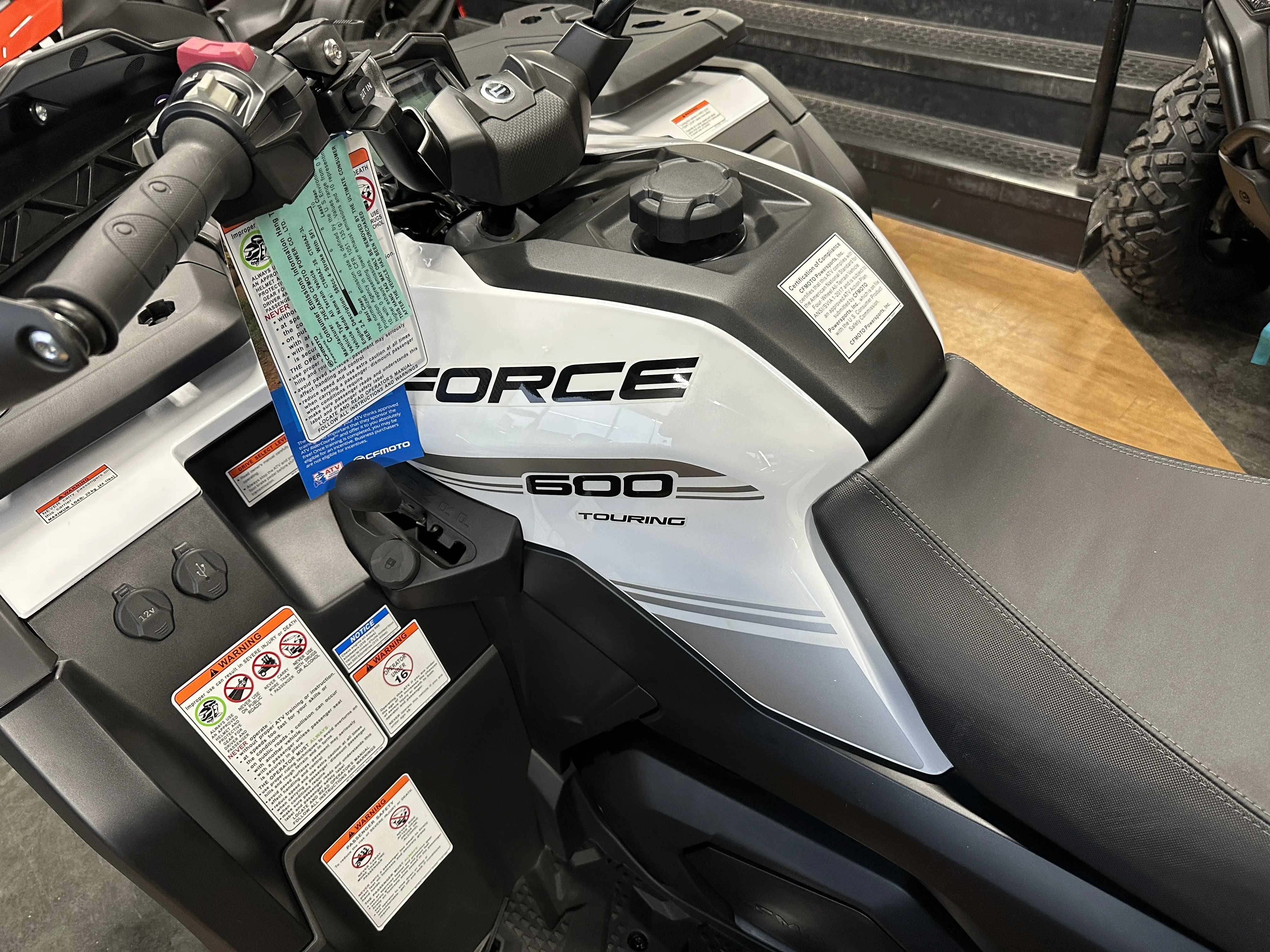 Предложение по сниженной цене 2022 CFMOTOs cfores шестьсот туристических CF600AU-3L-готово к отправке