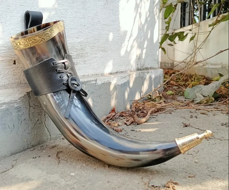 Authentic Viking drinking horn for beer high quality ox/cow polished horn for drinking natural horn With Metal Tip and Strip