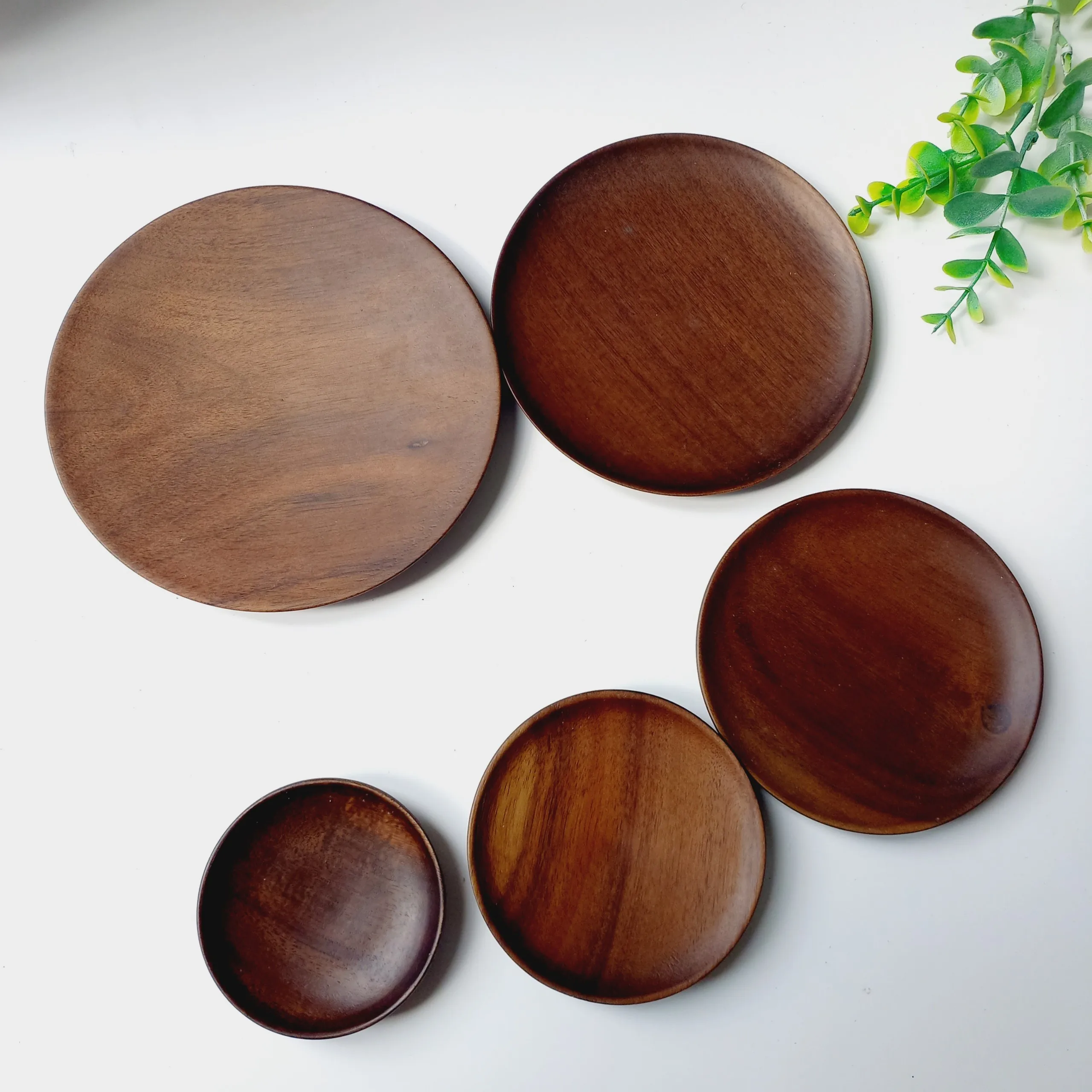 Amazon Hot Sales Wooden Serving Dishes Wood Plates For Tabletop Dinnerware Plate Sets Acacia Handmade Wood Carved Vietnam