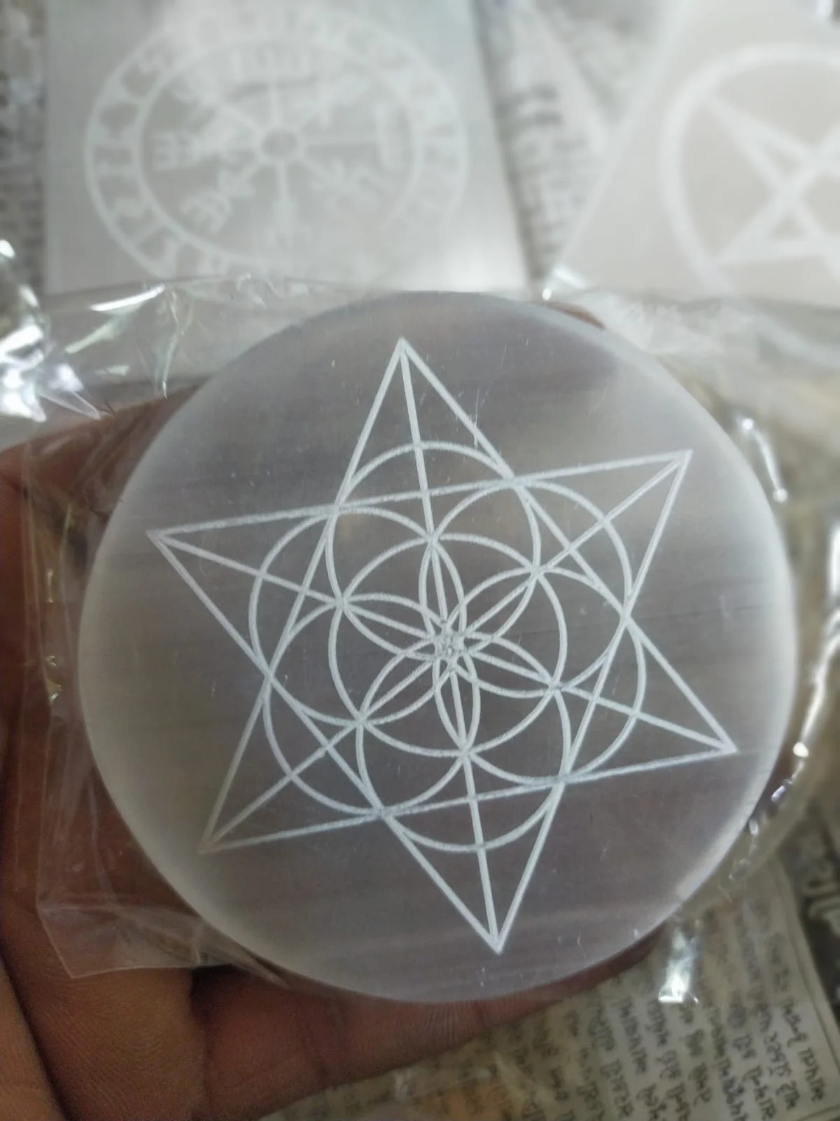 Top Selling round Selenite Crystal Charging Plate High Quality Healing Stone Decoration Energy Raw Technique Tower Shape Gift