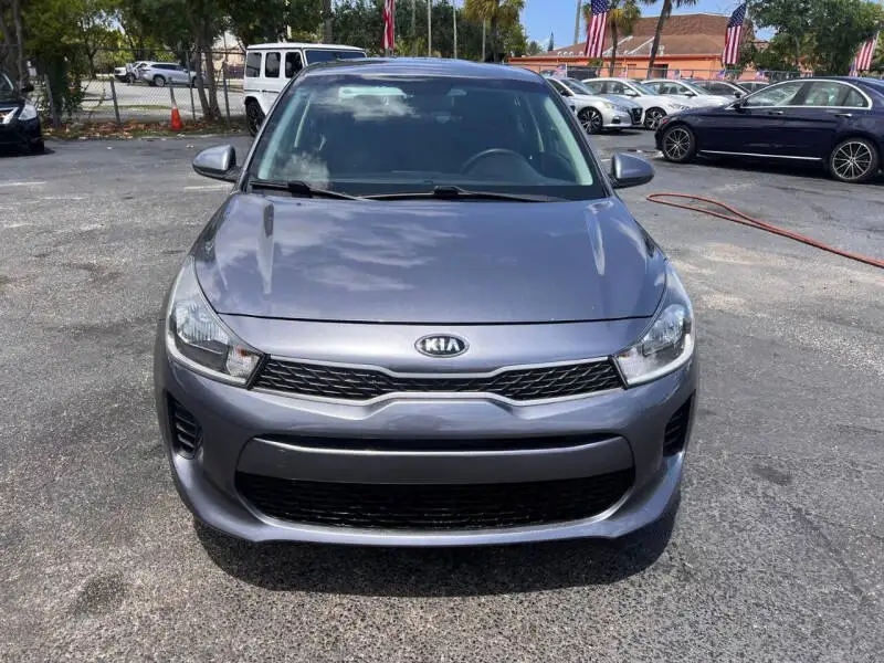 Подержанные автомобили 2020 Kia_Rio_S 4dr Седан трансмиссии CVT приводы поездов FWD условия Подержанный автомобиль для продажи