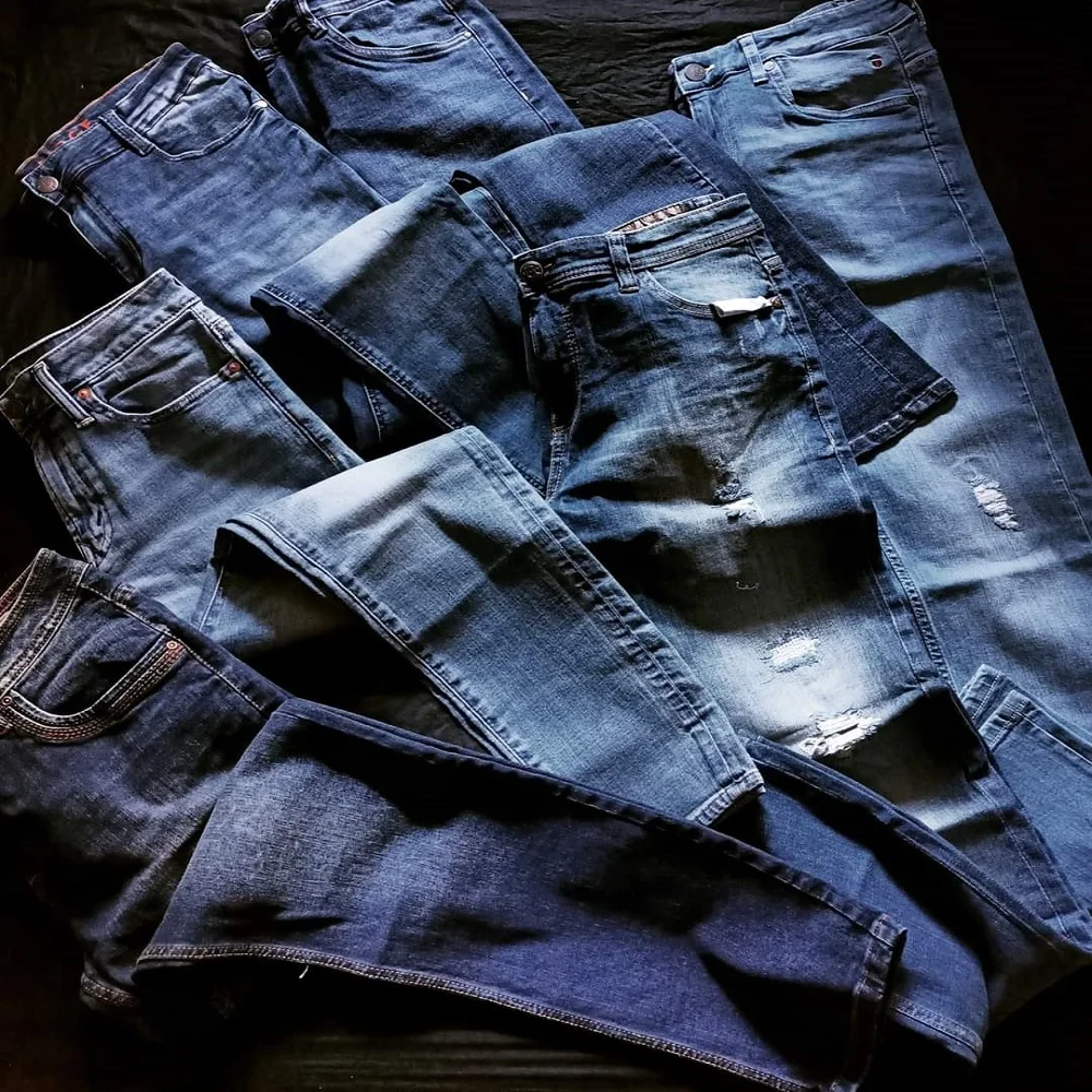 Этикетки для мужчин и женщин, избыточные брендовые обтягивающие джинсовые брюки, одежда для мальчиков и девочек, по низкой цене, оптовая продажа