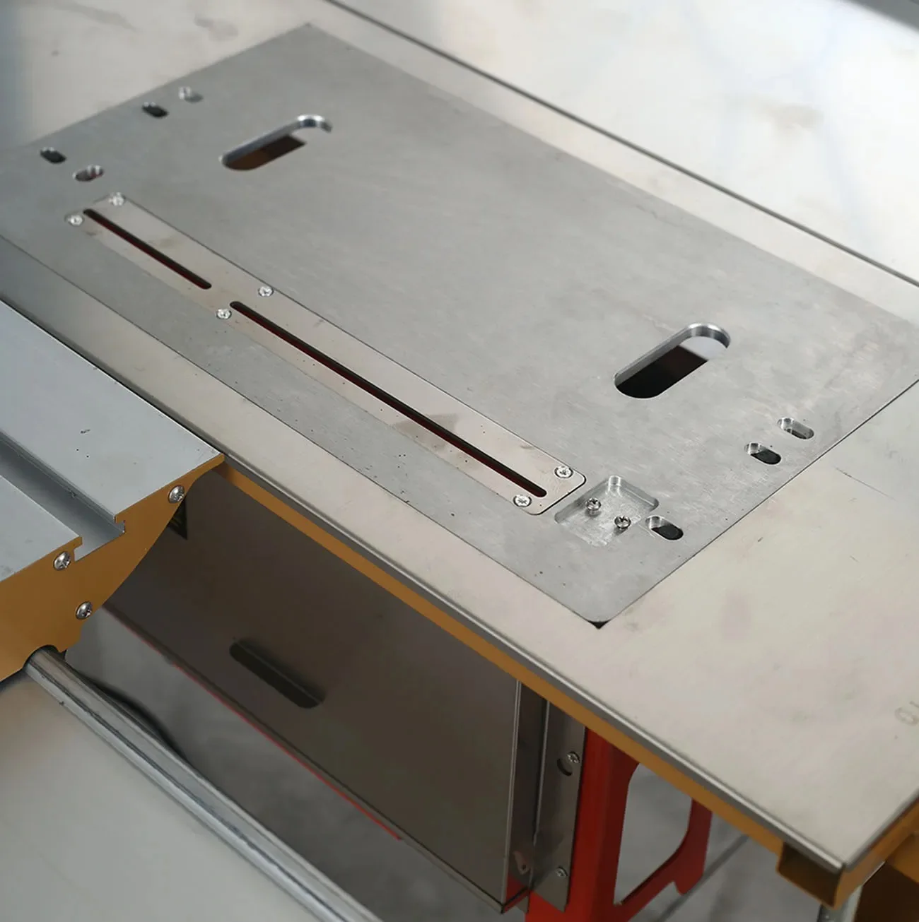 precision sliding table saw machine