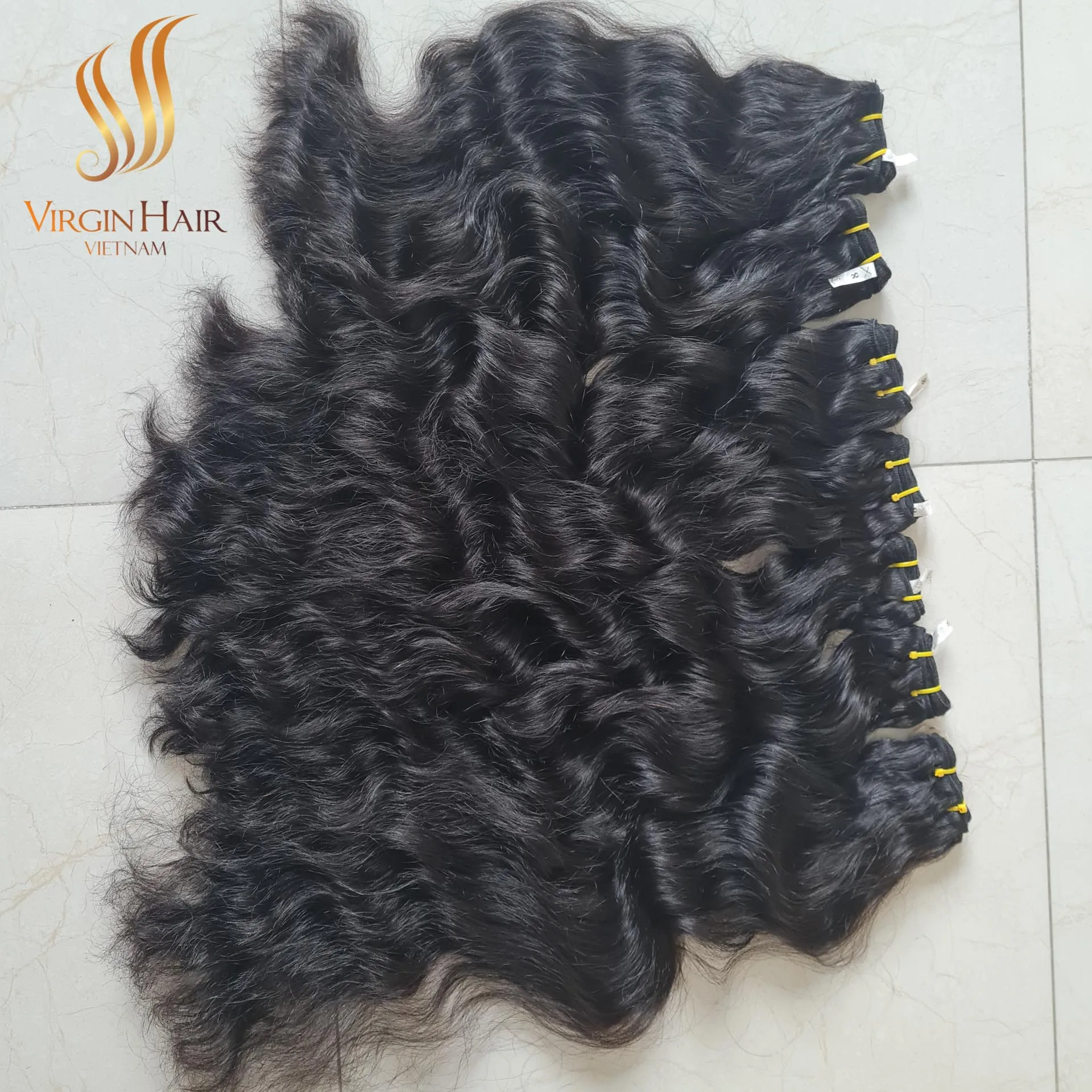 Hot Selling Factory Price Wavy Hair 100% Cambodian Hair Luxury Natural Color Very Smooth and Silky for Women