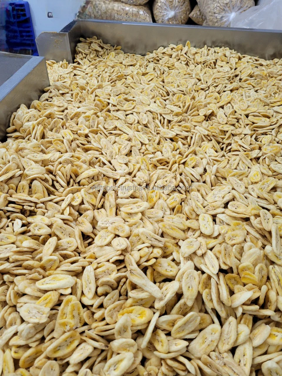 Sliced Dried Banana Chips Dried Fruits From Vietnam Retail Bulk Air Packing