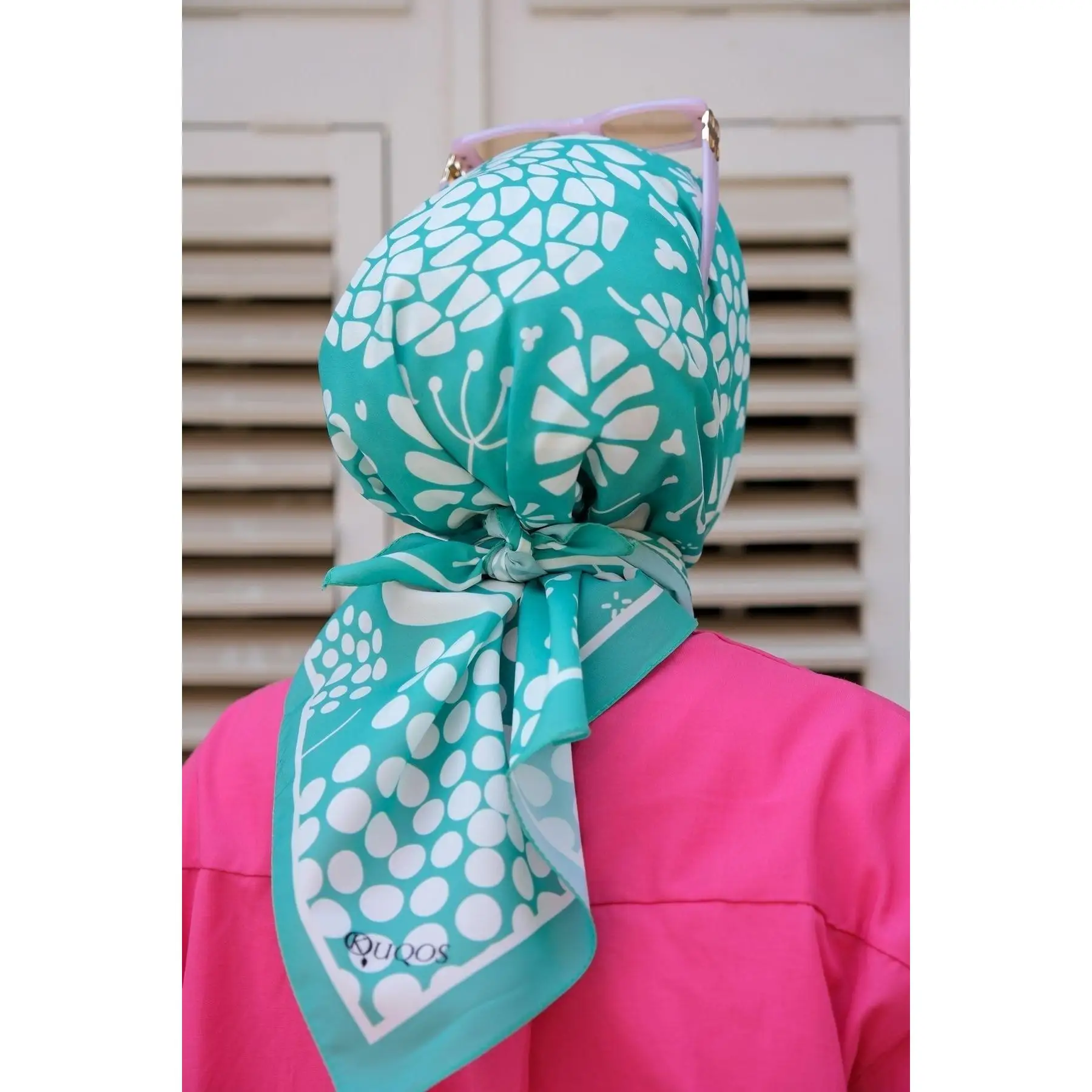 Self Patterned Scarf Green