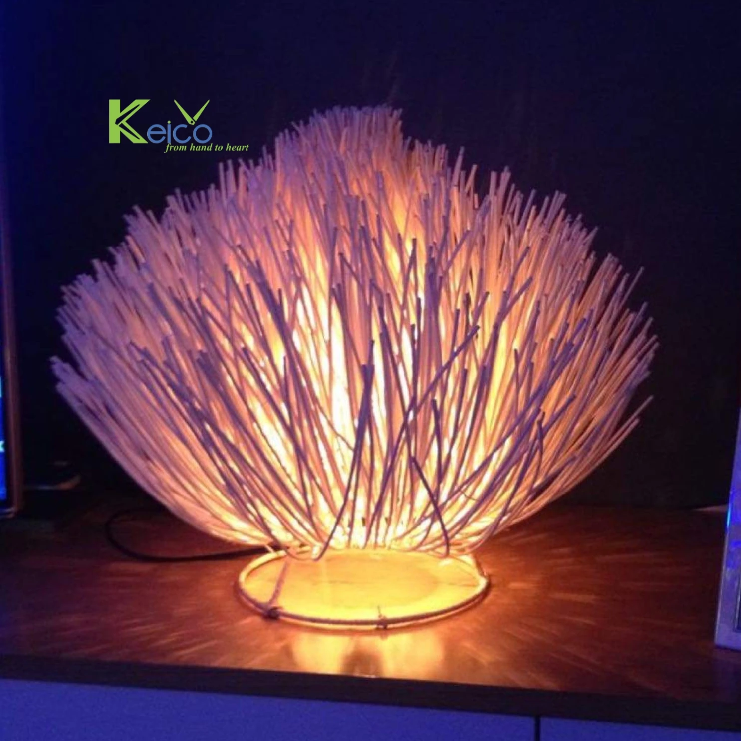 Most popular Living Room Bed Room Led Lights Palm Leaf Lamp Natural Rattan Table Lamp Woven Rattan Lampshade Flame Desk Lamp