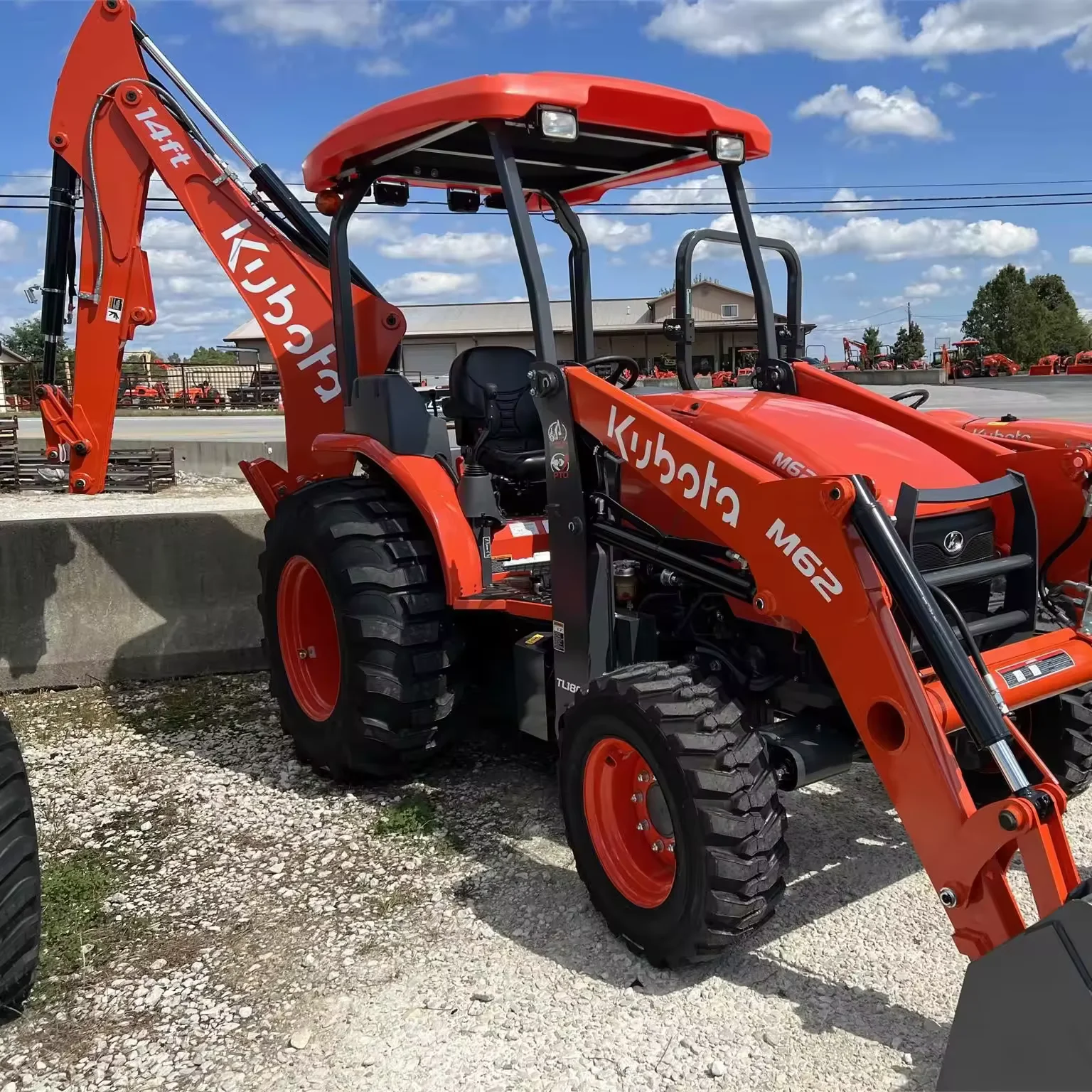 Used JJapan KUBOTA M62 TLB front loader and BACKHOE escalator with kubota engine