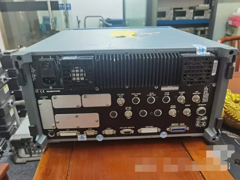 Спектральный анализатор R & S fсеб 30, от 20 Гц до 7,5 ГГц