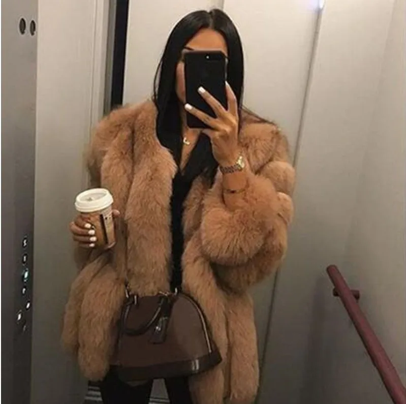Женское зимнее пальто из меха лисы