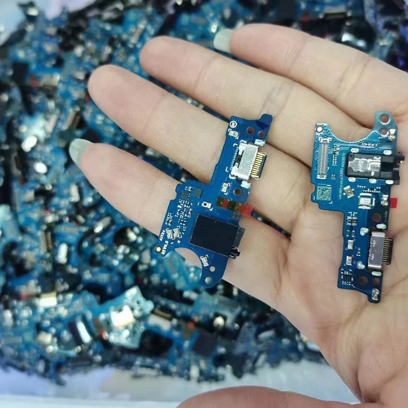 USB-порт для зарядки сотового телефона
