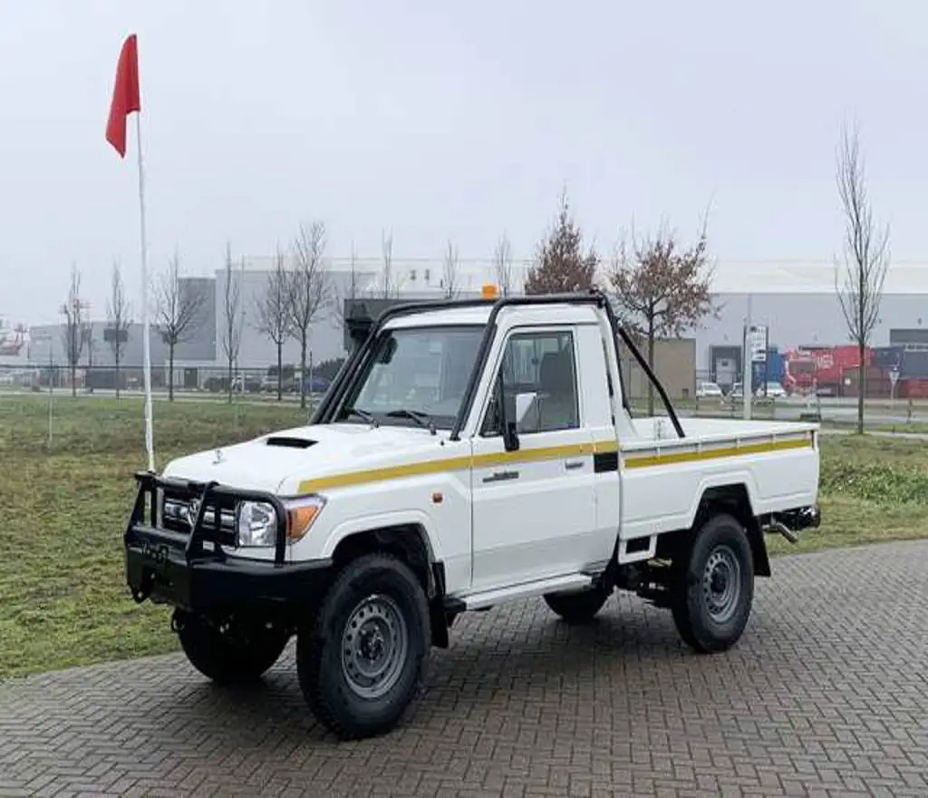 T O Y O T A Land Cruiser VDJ79L V8 4x4 Одиночная кабина для приема LHD