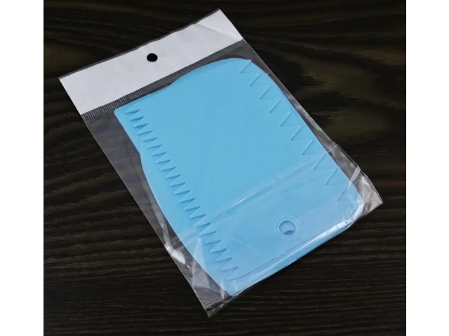 Set of 3 Pcs Cake Scraper and Icing Nozzle round Resin and Metal Mold Stand and Turntable Opp Packing