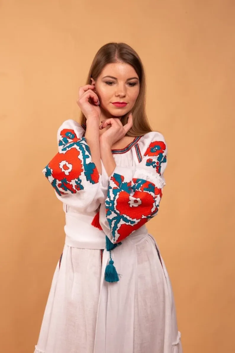 Women selling Ukrainian embroidered long sleeves floral embroidered Ukrainian long belt dress