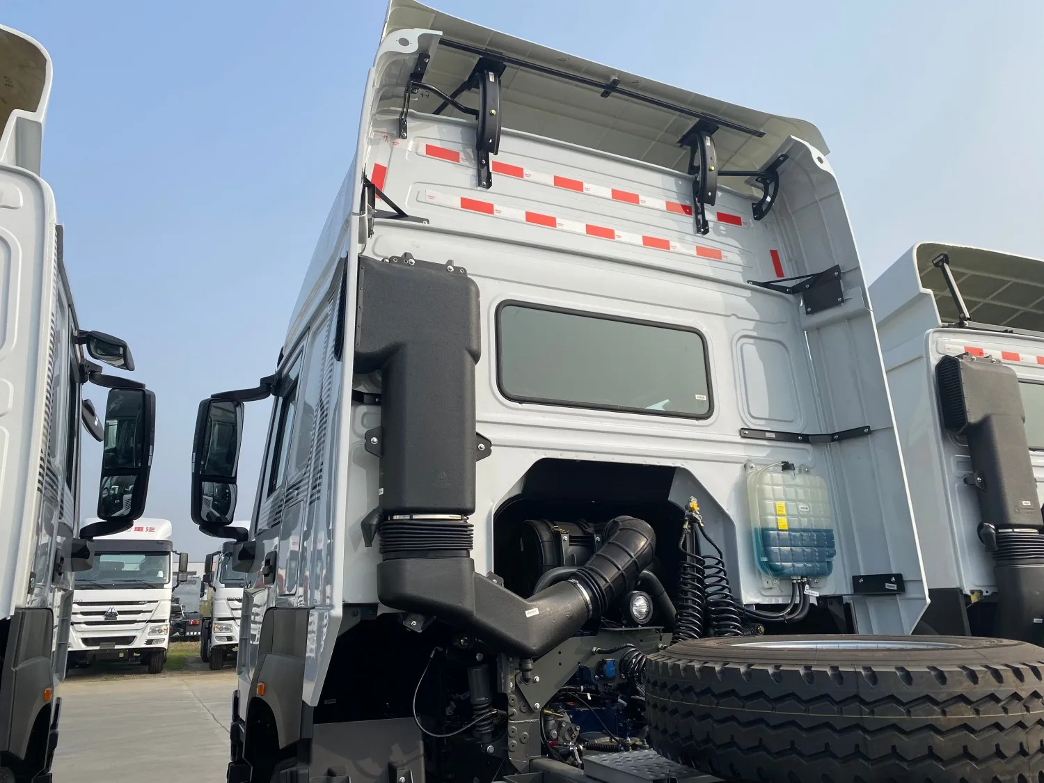 Hot Sale Chinese Manufacturer Factory Direct Truck Trailers Full Trailer Truck Sinotruk Howo 6x4 euro 2 manual transmission