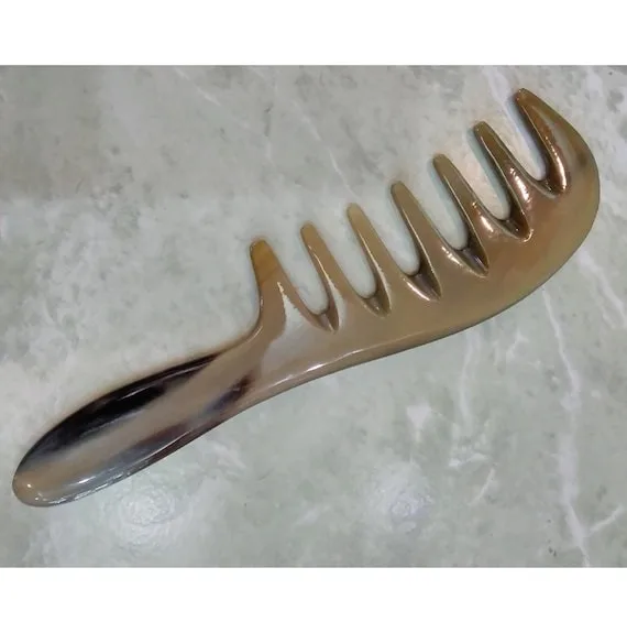 Natural Brown Buffalo Horn Comb Good Polished Ox Horn Comb with Wood Handle Very Cheap Cow Horn Lice Hair Comb for Hair Care