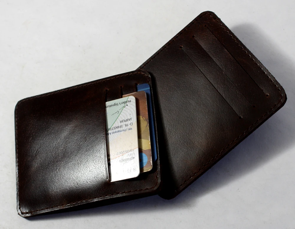 Женский кожаный бумажник на молнии