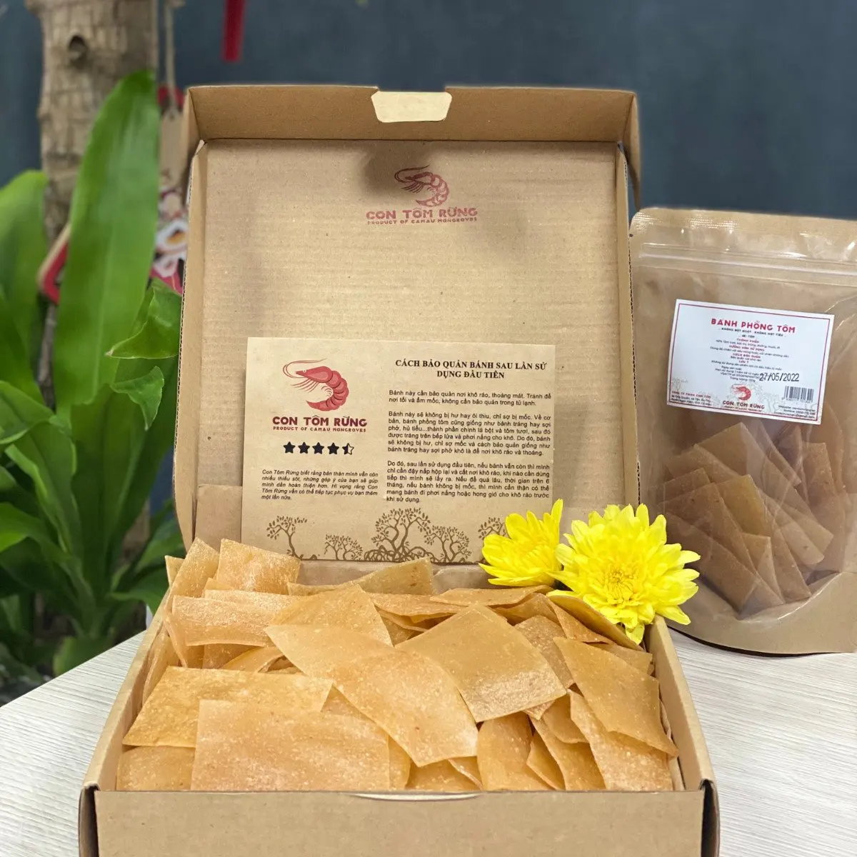 Vietnam Wholesale High Quality Seafood Snacks  Crispy Salty Taste 500gr Box Seafood Snacks 9 months Shelf Life OEM Prawn Cracker