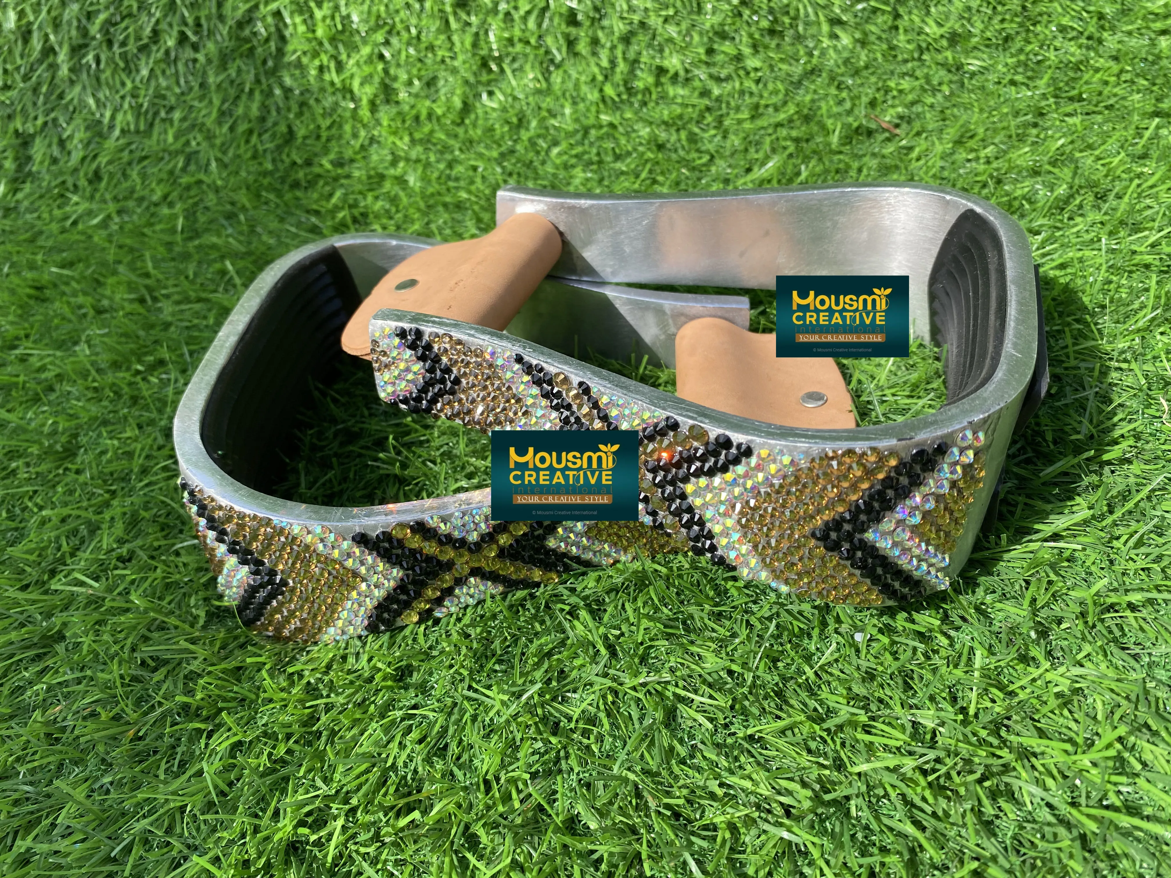 OEM Western Decorative Aluminium Barrel Horse Stirrups With Rhinestone Crystals Jewelled Attractive Western Horse Show Equipment