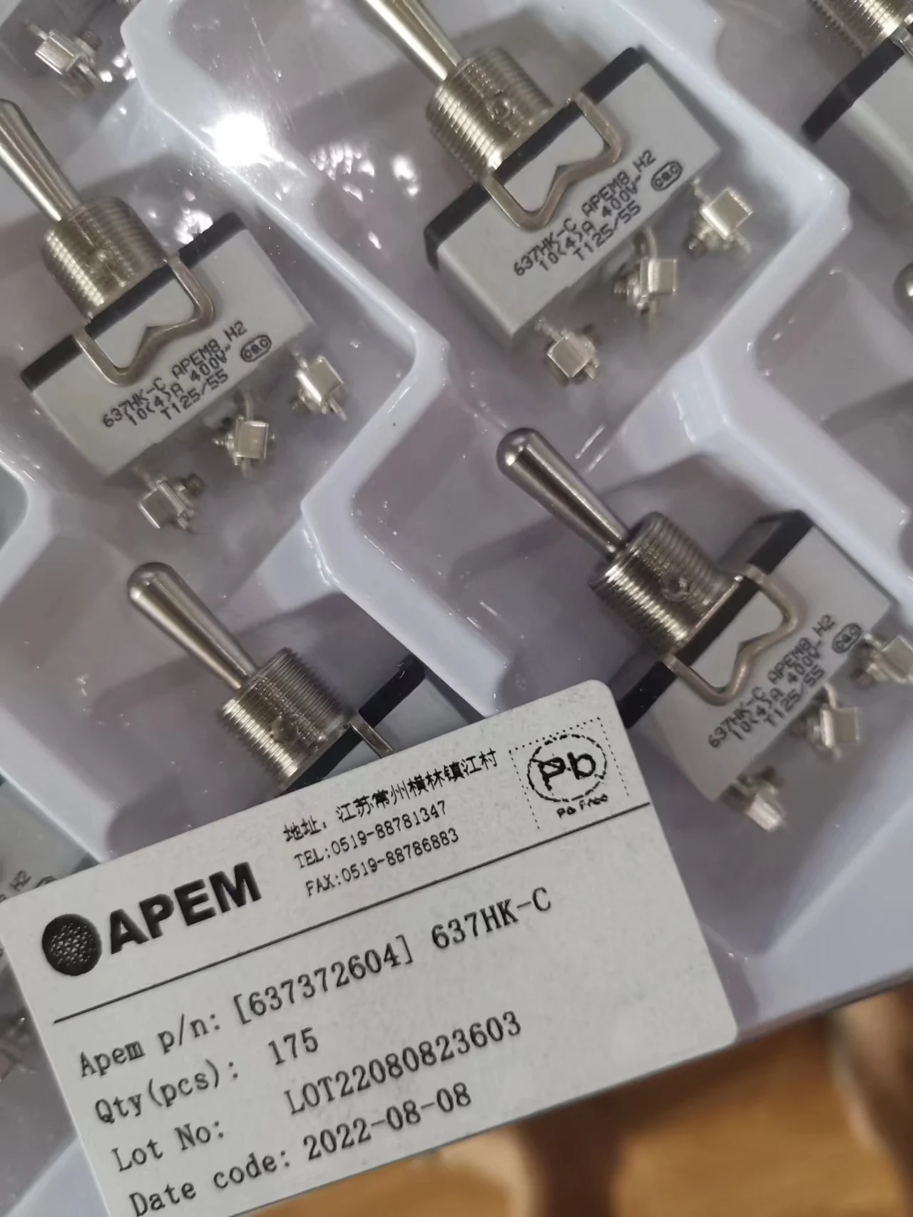 Single Pole Double Throw APEM2 MOM - ON IDEC Electronics toggle switch 635HX2042