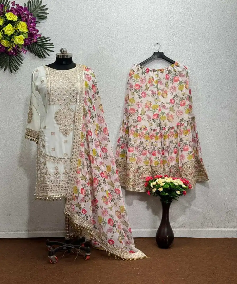 Комплект из шелковых штанов Dupatta по лучшей цене: Современные комплекты dupatta доступны цене предлагая непревзойденную ценность