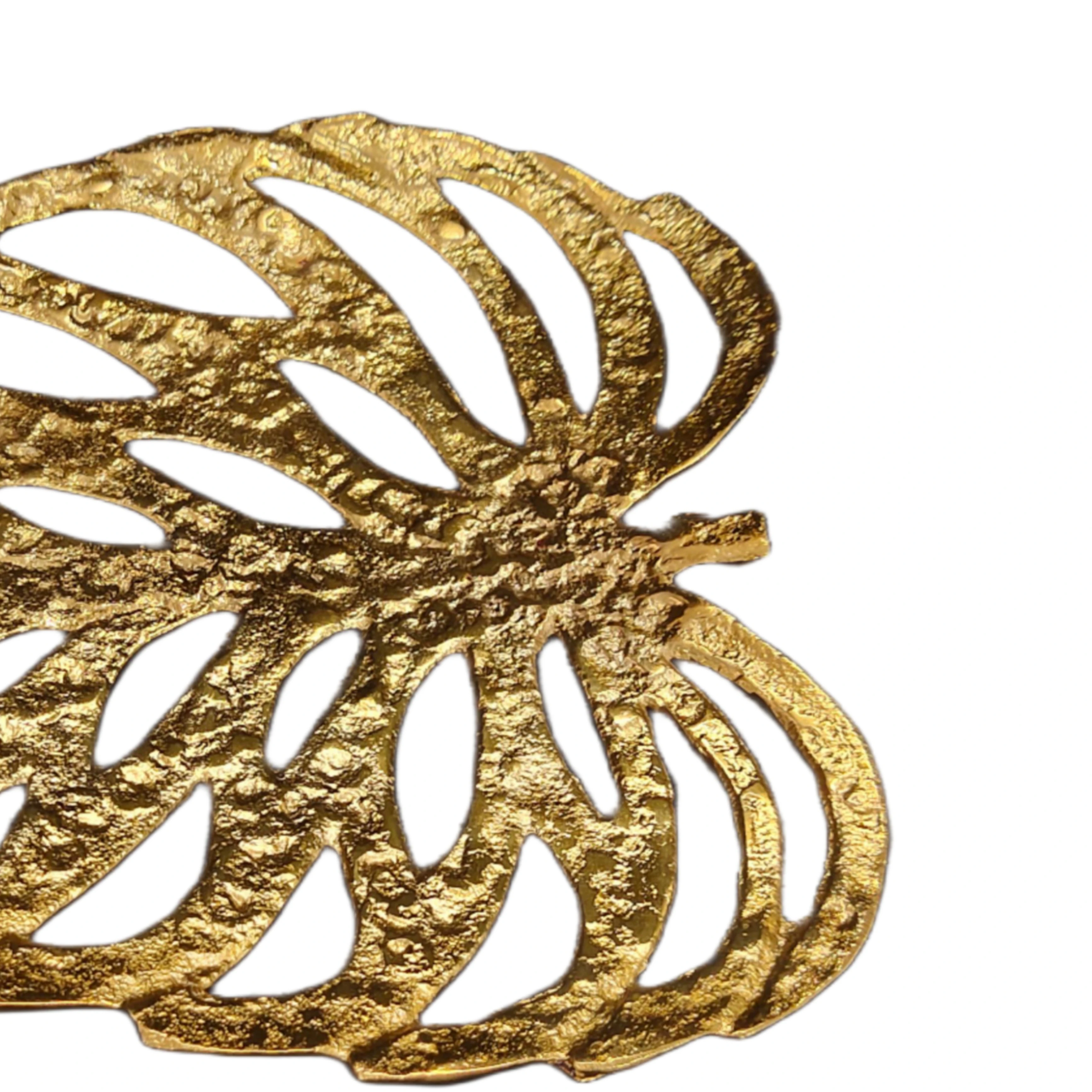 Decorative Dinnerware Brass Coated Aluminum Metal Serving Dish For Party Decor Serveware - Handcrafted Leaf-Shaped Dish