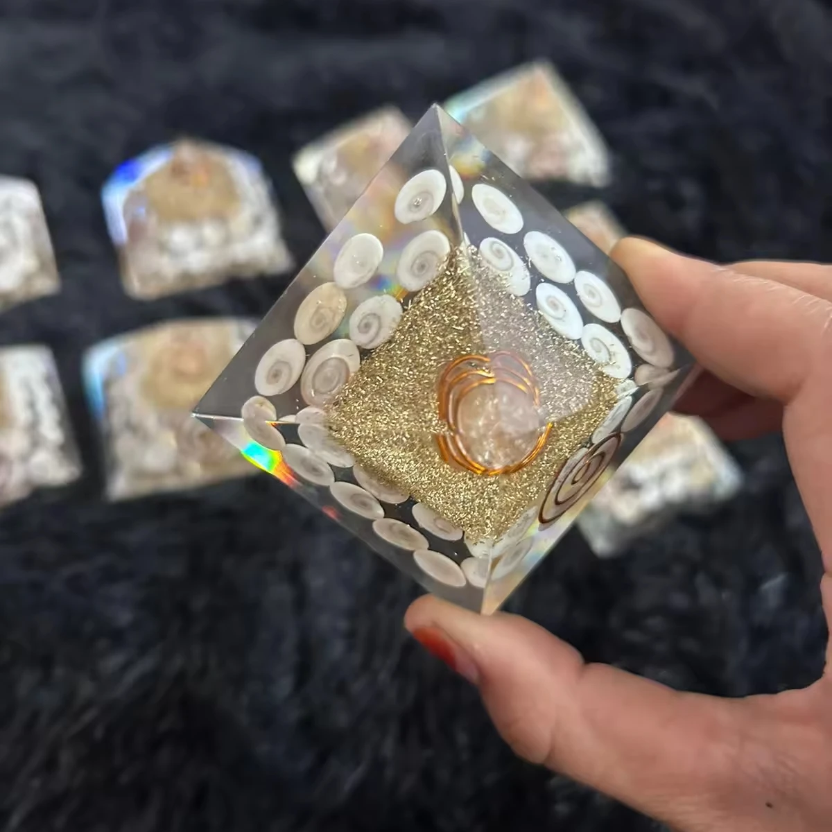 high quality small Gomti Chakra Orgonite Pyramid For Meditation Energy Generator Vastu Reiki Healing Pyramids Feng Shui Pyramid