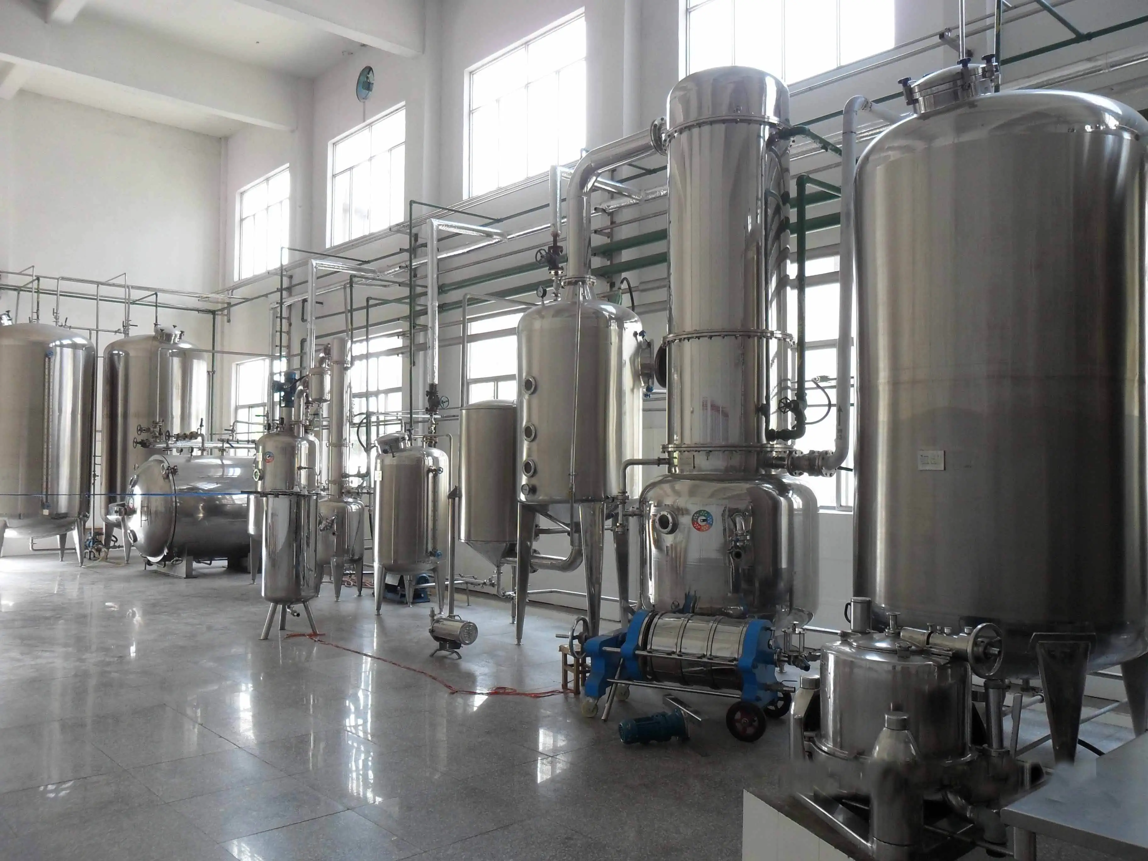 300-2000L  Factory price vanilla lemongrass  citronella Essential oil extraction machine melissa Essential Oil Distiller